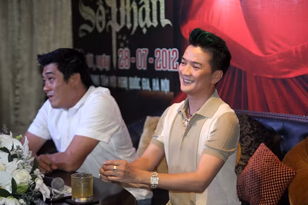 Trong buổi họp báo giới thiệu liveshow số phận tại Hà Nội, Đàm Vĩnh Hưng tiết lộ anh sẽ mang 500 con bướm thật lên sân khấu. Theo lời Mr. Đàm, bởi từ lâu anh đã rất thích hình ảnh những con bướm nên quyết định phải lùng sục bằng được số bướm khủng lồ để phục vụ đêm diễn.