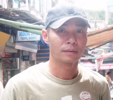 Công Lý nói về nguyên nhân đổ vỡ của hai cuộc hôn nhân: "Có thể tôi đã quá xa đà với bạn bè, tính chất công việc khiến tôi thường xuyên xa nhà, khó sống chỉn chu. Những người phụ nữ của tôi họ không hiểu và chia sẻ được điều đó. Tôi cũng cố gắng đấy chứ nhưng không được". Công Lý nói về nguyên nhân đổ vỡ của hai cuộc hôn nhân: "Có thể tôi đã quá xa đà với bạn bè, tính chất công việc khiến tôi thường xuyên xa nhà, khó sống chỉn chu. Những người phụ nữ của tôi họ không hiểu và chia sẻ được điều đó. Tôi cũng cố gắng đấy chứ nhưng không được".
