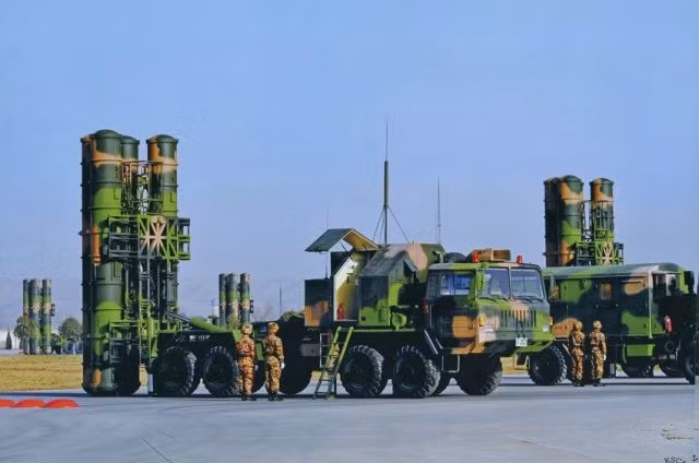 Tên lửa phòng không HQ-9, Trung Quốc, ảnh minh họa: Navy Recognition.