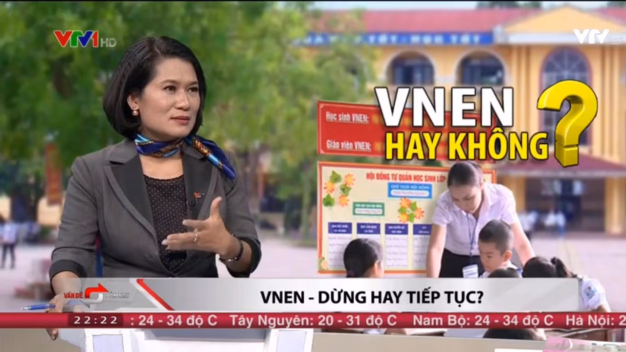 Bộ sách VNEN soạn lại sách giáo khoa 2000 theo tài liệu của mô hình "trường học mới Colombia" gây nhiều tranh cãi, được triển khai đại trà nhưng vẫn không được xem là "sách giáo khoa", ảnh minh họa: VTV.vn.
