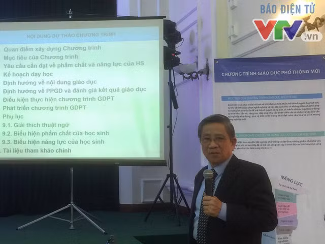 Giáo sư Nguyễn Minh Thuyết - Tổng chủ biên chương trình tổng thể giới thiệu chương trình mới, ảnh: VTV.vn. Giáo sư Nguyễn Minh Thuyết - Tổng chủ biên chương trình tổng thể giới thiệu chương trình mới, ảnh: VTV.vn.