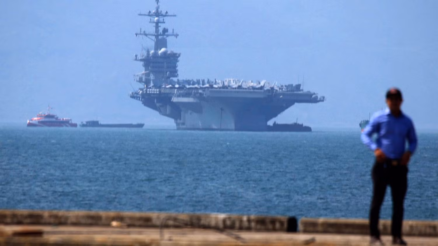 Tàu sân bay USS Carl Vinson Hoa Kỳ thăm cảng Đà Nẵng, ảnh: NBC News.