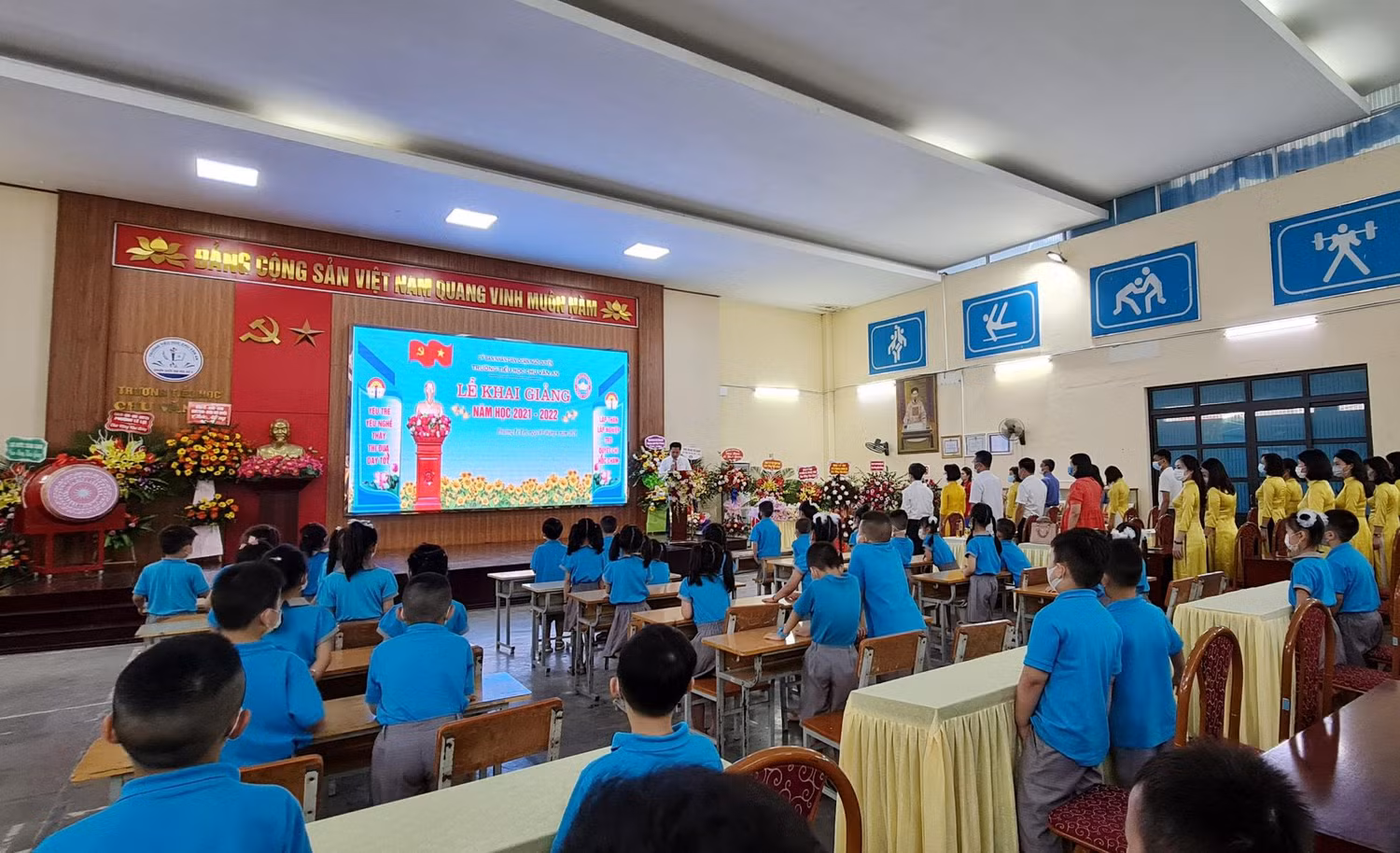 Trường Tiểu học Chu Văn An (quận Ngô Quyền, Hải Phòng) tổ chức khai giảng trong nhà đa năng với sự tham gia của các thầy cô giáo và 452 em học sinh khối 1 tham dự (Ảnh: LT) Trường Tiểu học Chu Văn An (quận Ngô Quyền, Hải Phòng) tổ chức khai giảng trong nhà đa năng với sự tham gia của các thầy cô giáo và 452 em học sinh khối 1 tham dự (Ảnh: LT)