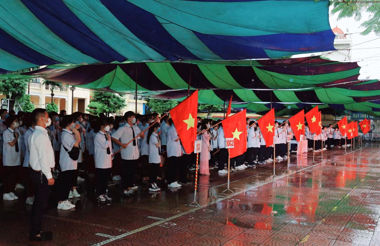 Học sinh khối lớp 10 Trường Trung học phổ thông Trần Nguyên Hãn dự khai giảng năm học mới (Ảnh: NMQ) Học sinh khối lớp 10 Trường Trung học phổ thông Trần Nguyên Hãn dự khai giảng năm học mới (Ảnh: NMQ)