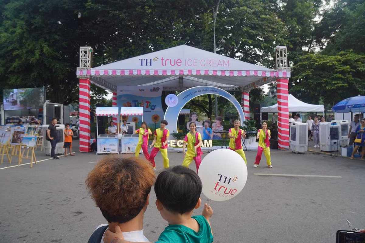 Màn flashmob sôi động cuối ngày Màn flashmob sôi động cuối ngày