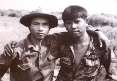 Bức ảnh "Hai người lính" của ông Chu Chí Thành đăng trên VOV. Bức ảnh "Hai người lính" của ông Chu Chí Thành đăng trên VOV.
