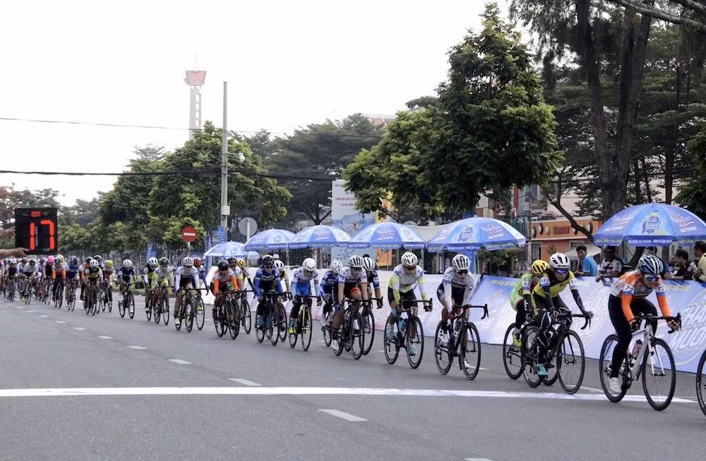 Chặng đua đầu tiên diễn ra quanh đường Vành Đai Trong (Thành phố Hồ Chí Minh) Chặng đua đầu tiên diễn ra quanh đường Vành Đai Trong (Thành phố Hồ Chí Minh)