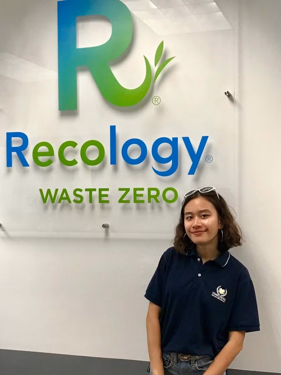 Nguyễn Mai Anh trong chuyến thực tập tại công ty Recology (Hoa Kỳ) khi mới chỉ là học sinh lớp 11