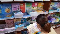Nên bỏ dòng khuyến cáo "vô duyên" trên sách giáo khoa ảnh 3