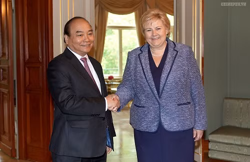 Thủ tướng Nguyễn Xuân Phúc và Thủ tướng Na Uy Erna Solberg. Ảnh: VGP