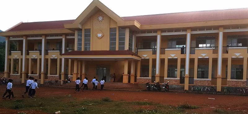 Điểm trường Trung học cơ sở Cư Pui đưa vào sử dụng giúp hàng trăm học sinh ở các thôn đồng bào Mông không phải đi học xa