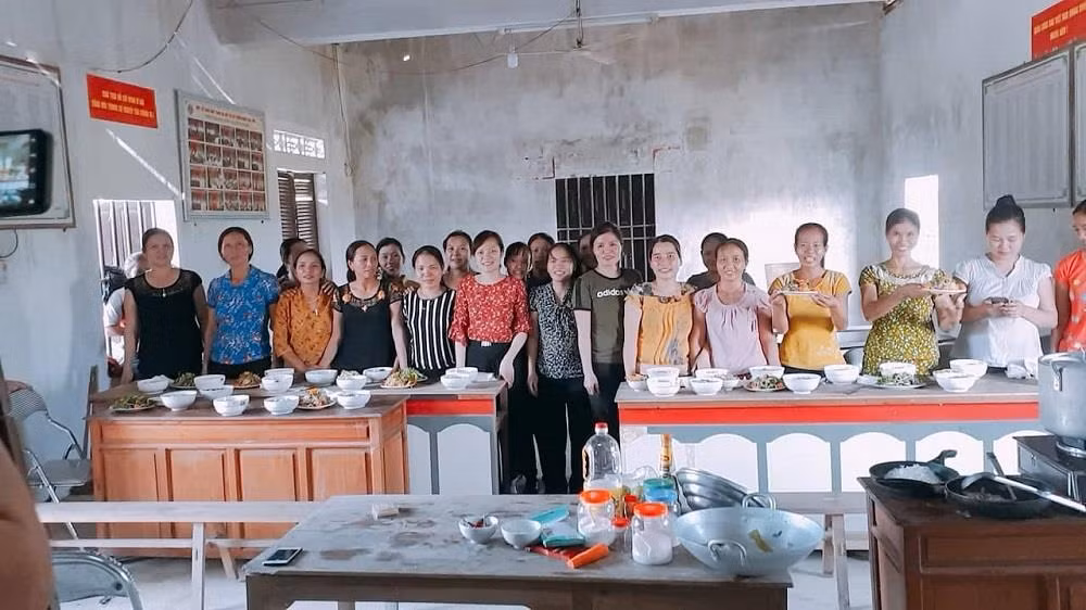 Thực hành chế biến món ăn tại lớp nghề ngắn hạn cho chị em phụ nữ Đức Thọ Thực hành chế biến món ăn tại lớp nghề ngắn hạn cho chị em phụ nữ Đức Thọ