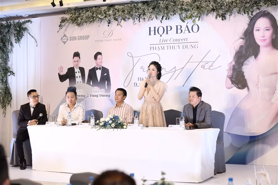 Họp báo Liveconcert Trăng Hát của ca sĩ Phạm Thùy Dung