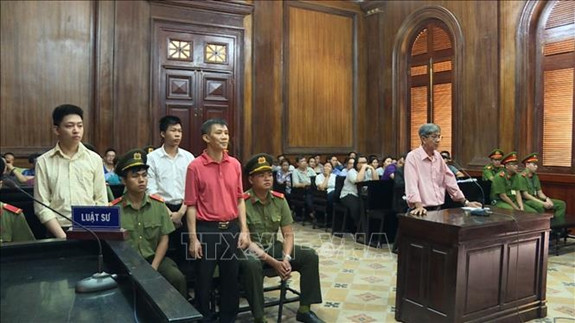 Xét xử các thành viên tổ chức phản động “Quốc nội quật khởi”. Ảnh: TTXVN Xét xử các thành viên tổ chức phản động “Quốc nội quật khởi”. Ảnh: TTXVN