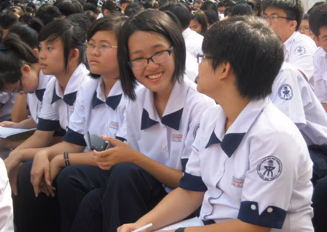 Việc áp dụng chương trình mới có cần bỏ trường chuyên? Ảnh minh họa: VTV Việc áp dụng chương trình mới có cần bỏ trường chuyên? Ảnh minh họa: VTV