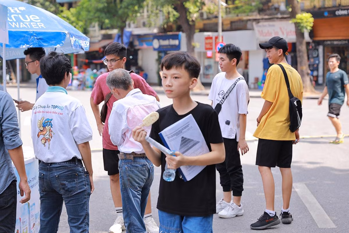 Và ăn kem cũng phải giống như một fashionista Và ăn kem cũng phải giống như một fashionista
