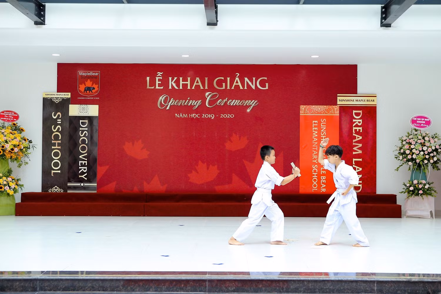 Trong không khí vui tươi, hồ hởi của ngày hội khai trường, các em học sinh đã được thưởng thức nhiều tiết mục nghệ thuật vô cùng đặc sắc.