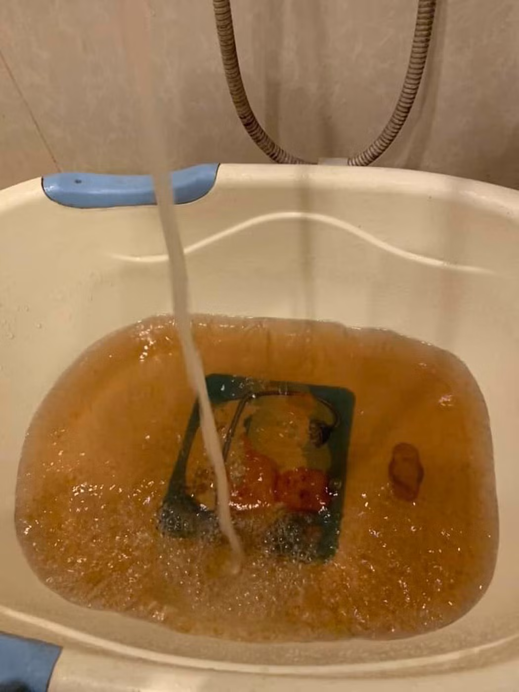 Sức khỏe của người dân sẽ bị ảnh hưởng nghiêm trọng vì dùng nước sinh hoạt bẩn.