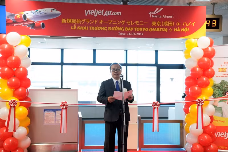 Đại sứ Việt Nam tại Nhật Bản, ông Vũ Hồng Nam phát biểu chào mừng chuyến bay khai trương đường bay thứ 3 của Vietjet đến Nhật Bản, phục vụ nhu cầu đi lại tăng cao của người dân, thúc đẩy du lịch, giao thương và trao đổi văn hóa giữa hai nước