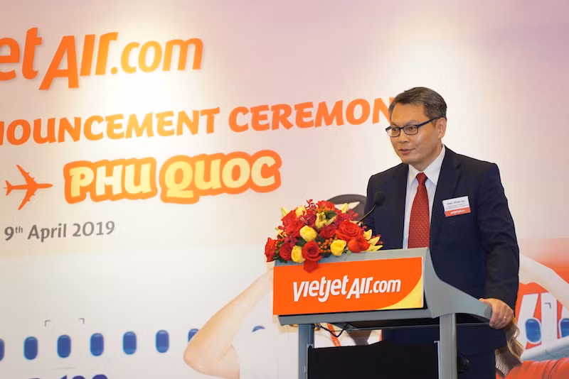Ông Victor Liu, Cục Phó Cục Hàng không Hồng Kông chúc mừng Vietjet khai trương đường bay mới