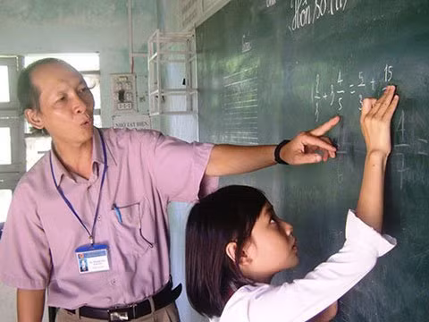 Nghỉ hưu trước tuổi, giáo viên được tính chế độ như thế nào? (Ảnh minh hoạ: Vietnamnet.vn)
