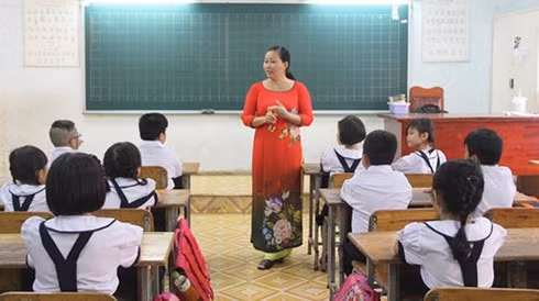 Giáo viên không muốn phải thu tiền học sinh. (Ảnh minh hoạ: Infonet.vn) Giáo viên không muốn phải thu tiền học sinh. (Ảnh minh hoạ: Infonet.vn)