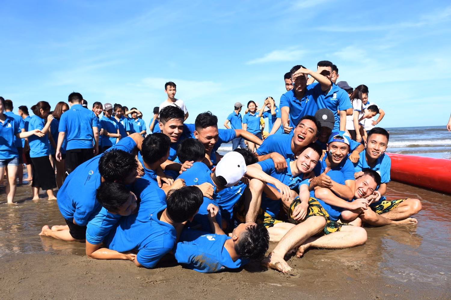 Hình ảnh các hoạt động Teambuiding tại Summer Tour 2018