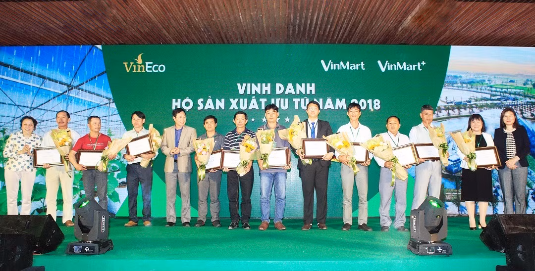 11 hộ sản xuất ưu tú liên kết với VinEco được vinh danh tại Hội nghị tổng kết năm 2018
