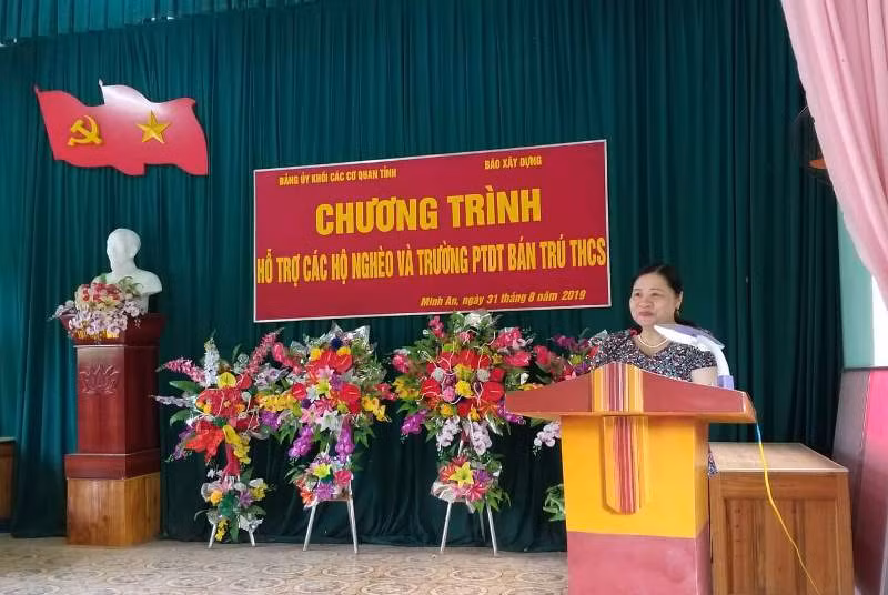 Đồng chí Hoàng Thị Chanh – Bí thư Đảng ủy Khối các cơ quan tỉnh Yên Bái phát biểu tại chương trình.