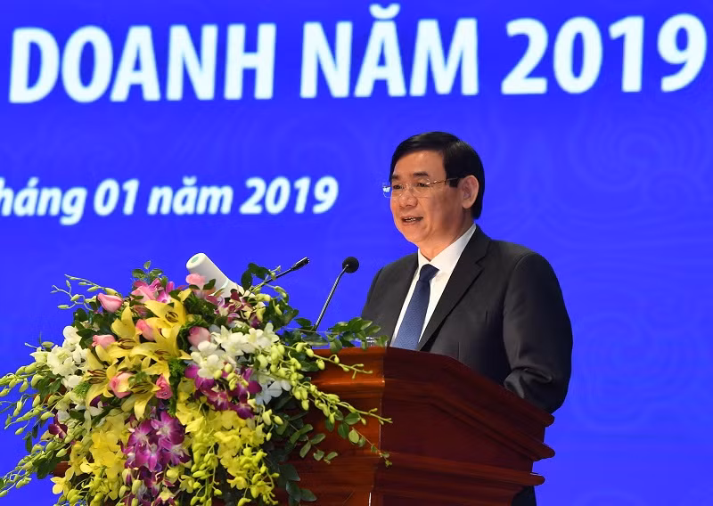 Ông Phan Đức Tú, Chủ tịch Hội đồng quản trị BIDV tại Hội nghị trực tuyến đánh giá tổng kết tình hình thực hiện nhiệm vụ kinh doanh năm 2018 và triển khai nhiệm vụ năm 2019 Ông Phan Đức Tú, Chủ tịch Hội đồng quản trị BIDV tại Hội nghị trực tuyến đánh giá tổng kết tình hình thực hiện nhiệm vụ kinh doanh năm 2018 và triển khai nhiệm vụ năm 2019