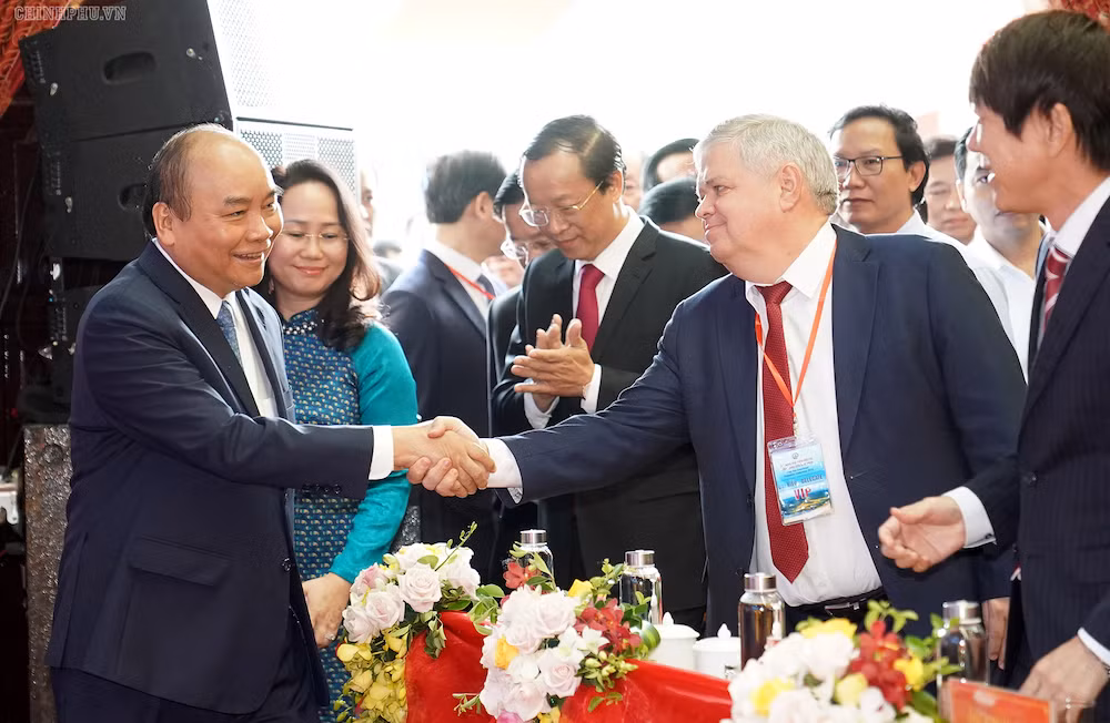 Thủ tướng Chính phủ Nguyễn Xuân Phúc dự hội nghị xúc tiến đầu tư năm 2019 của tỉnh Lạng Sơn. (Ảnh: Chinhphu.vn) Thủ tướng Chính phủ Nguyễn Xuân Phúc dự hội nghị xúc tiến đầu tư năm 2019 của tỉnh Lạng Sơn. (Ảnh: Chinhphu.vn)
