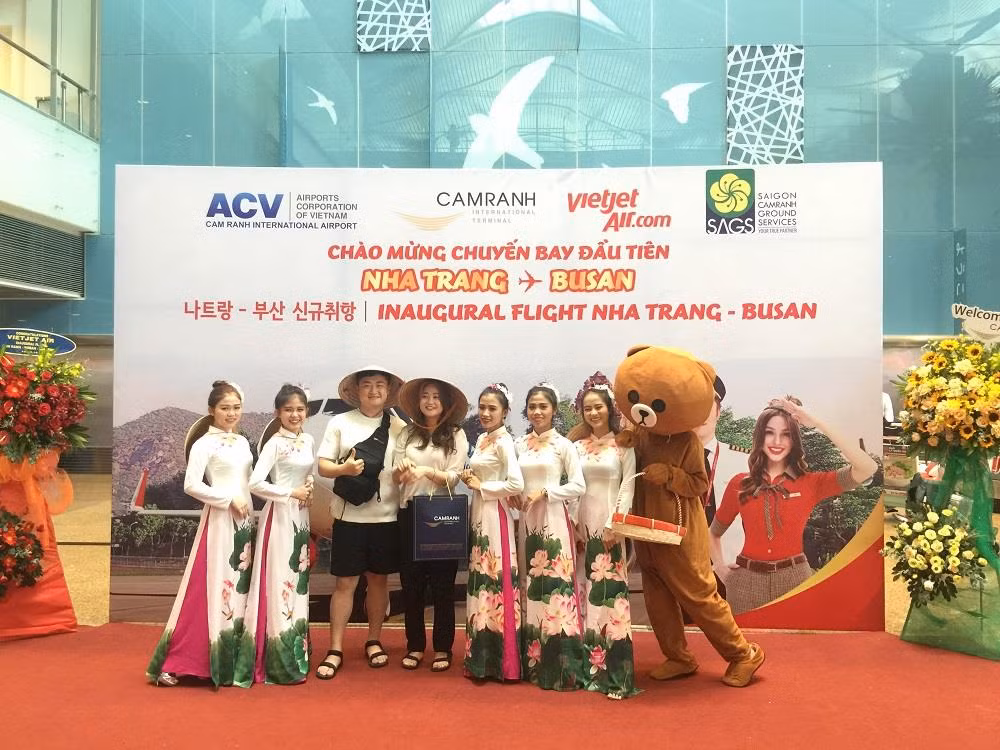 Chào mừng hành khách trên chuyến bay đầu tiên