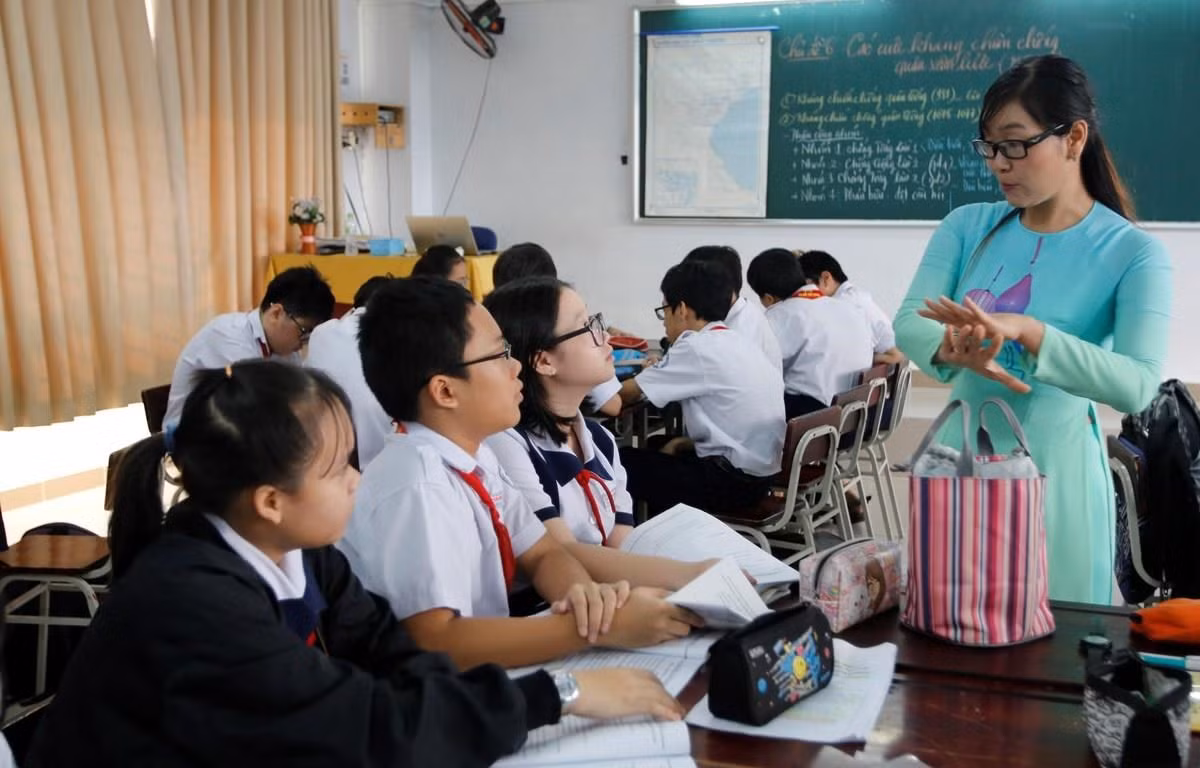 Bỏ chế độ viên chức suốt đời, liệu chất lượng giáo dục có được cao hơn? (Ảnh minh họa: Vietnam+) Bỏ chế độ viên chức suốt đời, liệu chất lượng giáo dục có được cao hơn? (Ảnh minh họa: Vietnam+)