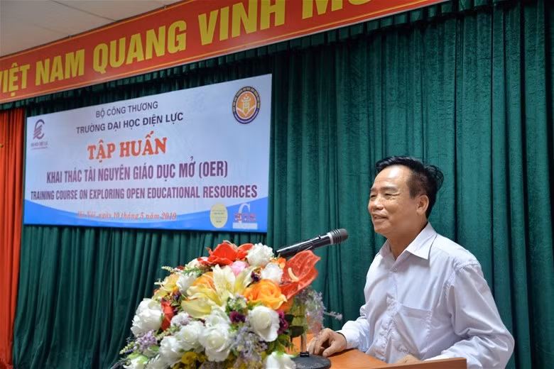 Ông Phạm Ngọc Lan – Phó Trưởng ban Tổ chức và Phát triển, Hiệp hội Các trường đại học, cao đẳng Việt Nam phát biểu chúc mừng khai giảng lớp tập huấn.