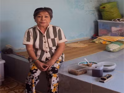 Trừ người vợ chính thức có cái tên mà cả giới giang hồ đều biết là Trúc “mẫu hậu” (đang thụ án tại trại giam Xuân Lộc) thì Năm Cam còn có ít nhất 4 cuộc tình đình đám mà giới giang hồ đồn thổi. Bản thân những cuộc tình này cũng đậm chất… giang hồ.