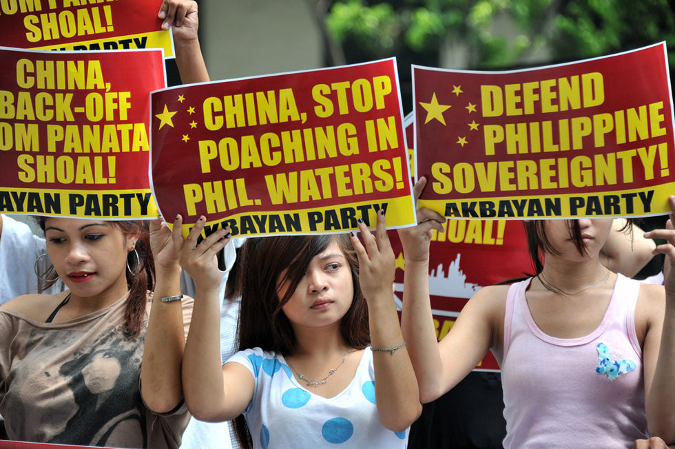 Trong đoàn người biểu tình có rất nhiều thanh niên Philippine