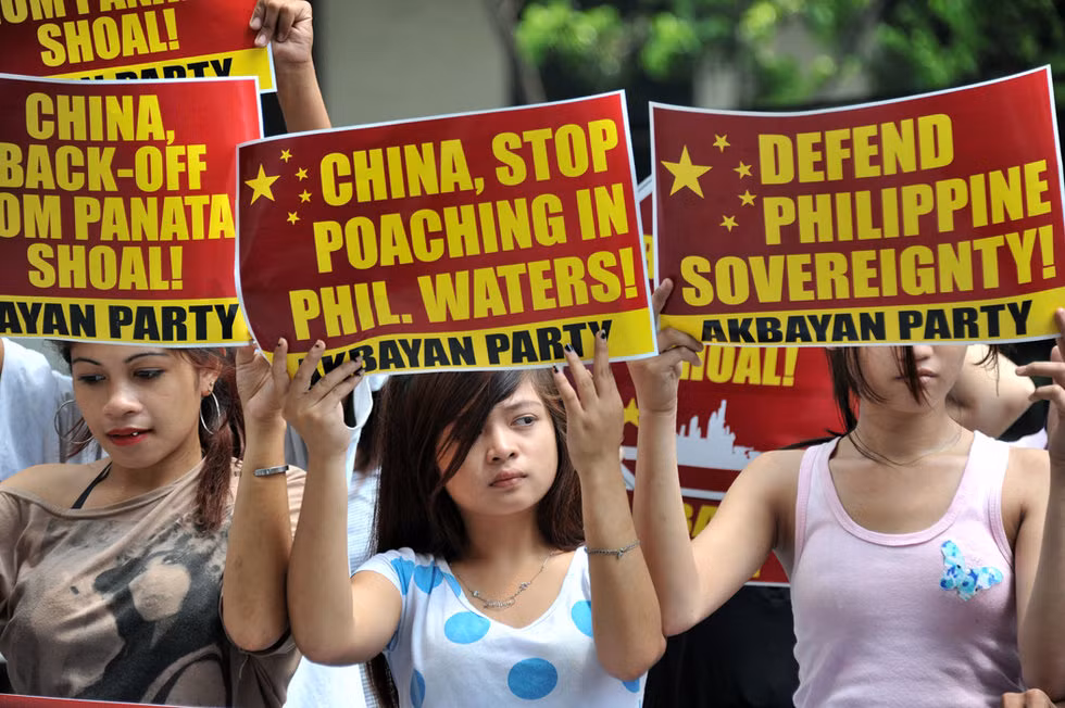 Trong đoàn người biểu tình có rất nhiều thanh niên Philippine