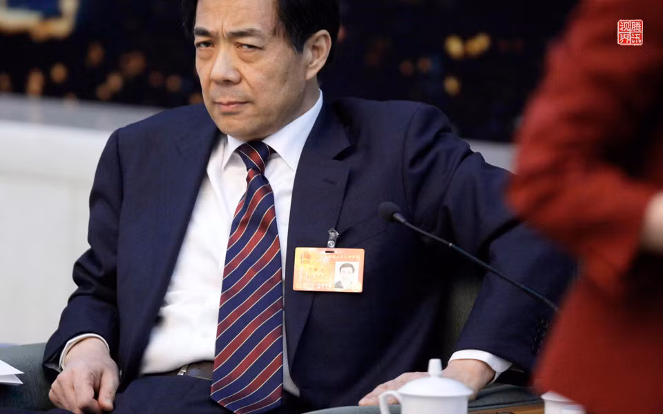 Bạc Hy Lai trả lời báo chí bên lề kỳ họp quốc hội năm 2010 Bạc Hy Lai trả lời báo chí bên lề kỳ họp quốc hội năm 2010