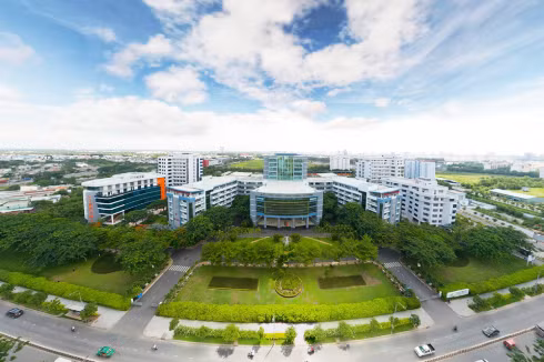 Toàn cảnh nhìn từ trên cao Trường Đại học Tôn Đức Thắng (ảnh: TDTU)