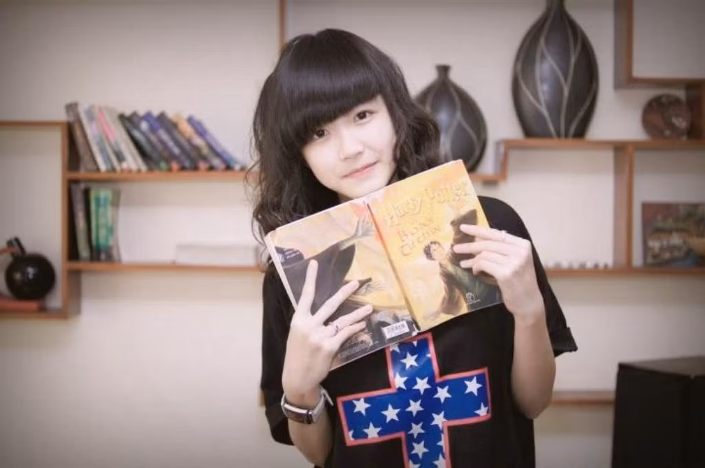 >>NGẮM NỮ SINH ĐẸP NHƯ PHẠM BĂNG BĂNG >> NỤ CƯỜI TỎA SÁNG CỦA MISS NGÔI SAO BÍCH KHANH