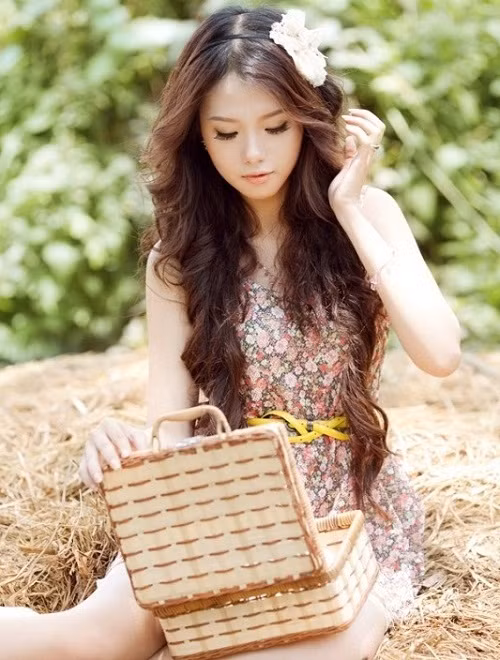 Nguyễn Lê Minh Trúc có nick name là Mitu Kat (SN 1992), đang học chuyên ngành Kinh Tế Học của Đại Học Cần Thơ. <<HOA KHÔI CÁC TRƯỜNG ĐẠI HỌC <<NGÔI SAO HỌC ĐƯỜNG >> NỮ SINH MẶC ÁO DÀI ĐẸP HƠN VẺ XUÂN THÌ CỦA MAI PHƯƠNG THÚY (P16) Nguyễn Lê Minh Trúc có nick name là Mitu Kat (SN 1992), đang học chuyên ngành Kinh Tế Học của Đại Học Cần Thơ. <<HOA KHÔI CÁC TRƯỜNG ĐẠI HỌC <<NGÔI SAO HỌC ĐƯỜNG >> NỮ SINH MẶC ÁO DÀI ĐẸP HƠN VẺ XUÂN THÌ CỦA MAI PHƯƠNG THÚY (P16)