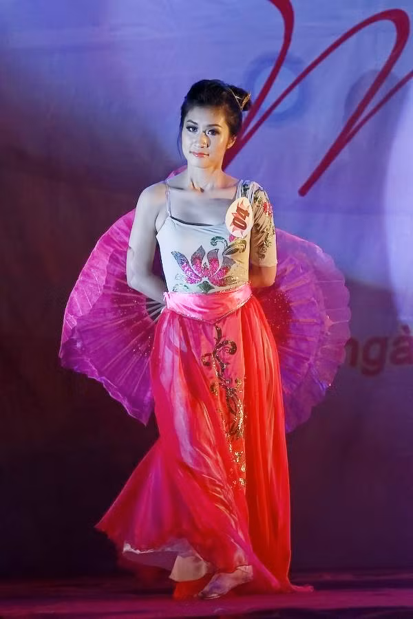 <<HOA KHÔI CÁC TRƯỜNG ĐẠI HỌC <<NGÔI SAO HỌC ĐƯỜNG <<NGỠ NGÀNG TRƯỚC VẺ QUYẾN RŨ CỦA HOTGIRL MIỀN TÂY