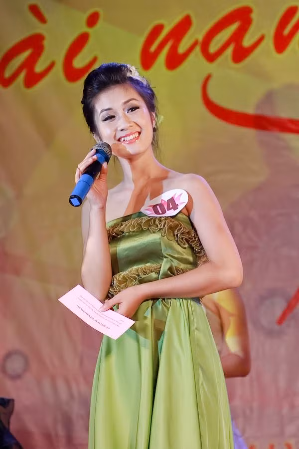 <<HOA KHÔI CÁC TRƯỜNG ĐẠI HỌC <<NGÔI SAO HỌC ĐƯỜNG <<NGỠ NGÀNG TRƯỚC VẺ QUYẾN RŨ CỦA HOTGIRL MIỀN TÂY