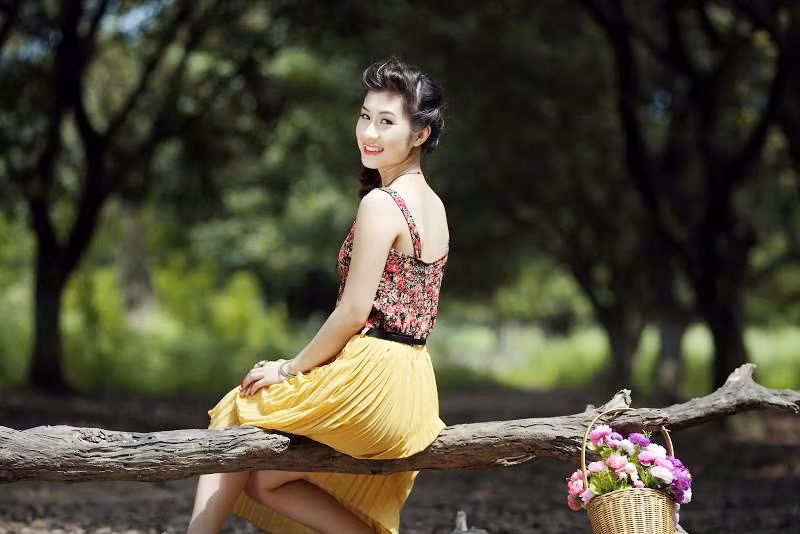 Thúy Nga có sở thích đọc truyện, nấu ăn, đi du lịch mọi nơi để khám phá và tìm hiểu những vùng miền mới lạ và thích tự tay làm đồ handmade. <<HOA KHÔI CÁC TRƯỜNG ĐẠI HỌC <<NGÔI SAO HỌC ĐƯỜNG <<NGỠ NGÀNG TRƯỚC VẺ QUYẾN RŨ CỦA HOTGIRL MIỀN TÂY