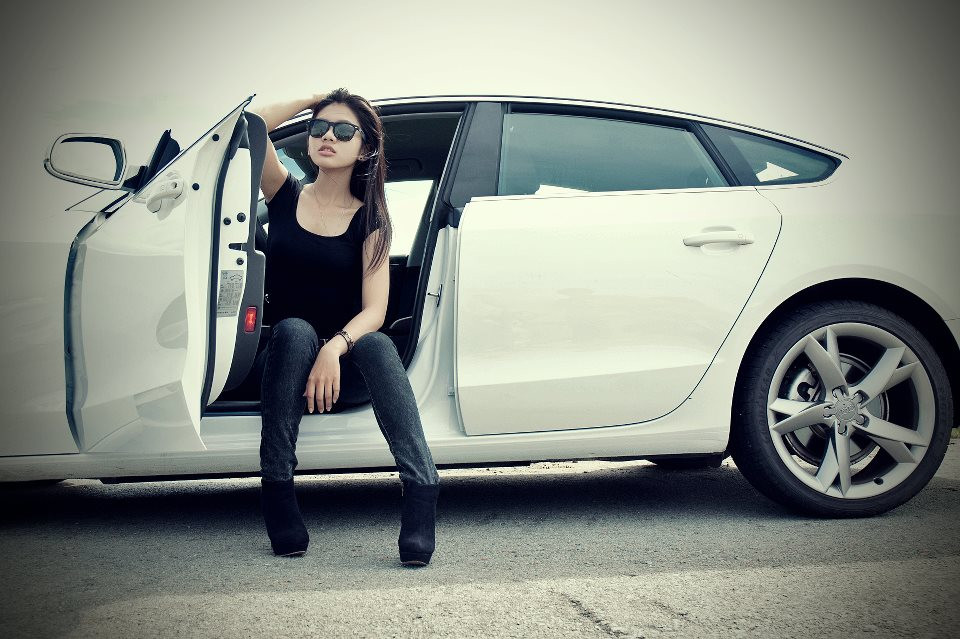 Hotgirl Rainie Nguyễn tên thật là Nguyễn Hoàng Bảo Châu, sinh năm 1993, hiện là sinh viên trường Đại học RMIT