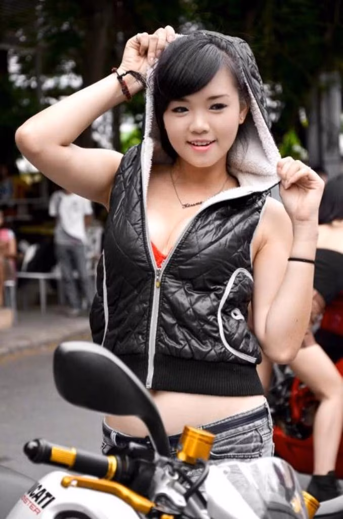 Hoài Thiên đã từng tham gia cuộc thi Miss Nikon do Hội nhiếp ảnh Nikonvn tổ chức và xuất sắc giành giải Á khôi, đây là cuộc thi để lại nhiều ấn tượng đẹp dối với Thiên.