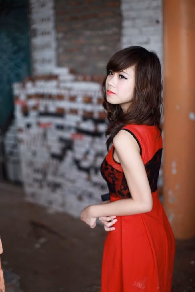 Cô nữ sinh này rất hích màu hồng, thích đi du lịch, đam mê âm nhạc và fashion, và đặc biệt rất yêu động vật. <<HOA KHÔI CÁC TRƯỜNG ĐẠI HỌC <<NGÔI SAO HỌC ĐƯỜNG Cô nữ sinh này rất hích màu hồng, thích đi du lịch, đam mê âm nhạc và fashion, và đặc biệt rất yêu động vật. <<HOA KHÔI CÁC TRƯỜNG ĐẠI HỌC <<NGÔI SAO HỌC ĐƯỜNG