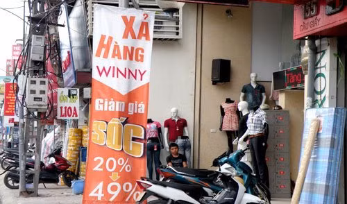 Trên thị trường nhan nhản những hình ảnh xả hàng như thế này.