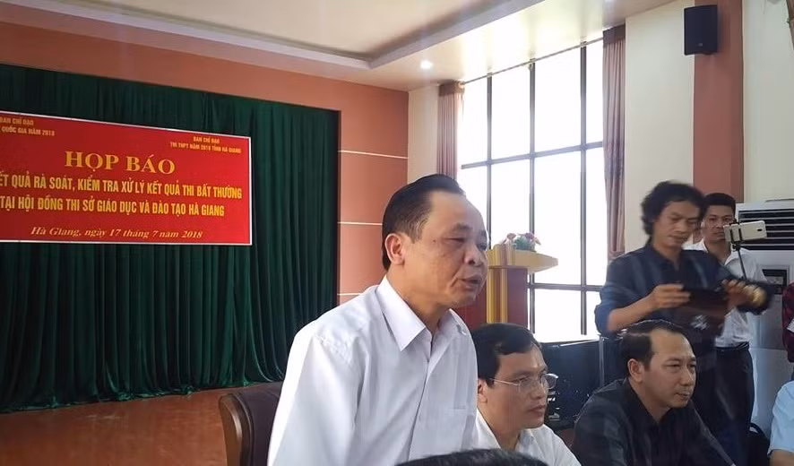 Ông Vũ Văn Sử - Giám đốc Sở Giáo dục và Đào tạo tỉnh Hà Giang: Chúng tôi đã làm hết sức mình và trách nhiệm đến đâu chúng tôi xin hoàn toàn chấp nhận. ảnh: Duy Cường.