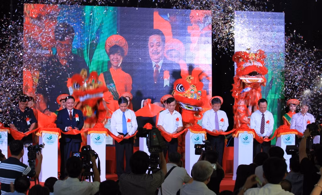 Sáng 27/6, tại phường Hòa Khánh Nam, quận Liên Chiểu (Đà Nẵng), Công ty Cổ phần Môi trường Việt Nam đã chính thức khánh thành giai đoạn 1 Khu liên hợp xử lý chất thải rắn Khánh Sơn và ứng dụng công nghệ xử lý chất thải rắn không chôn lấp Sáng 27/6, tại phường Hòa Khánh Nam, quận Liên Chiểu (Đà Nẵng), Công ty Cổ phần Môi trường Việt Nam đã chính thức khánh thành giai đoạn 1 Khu liên hợp xử lý chất thải rắn Khánh Sơn và ứng dụng công nghệ xử lý chất thải rắn không chôn lấp